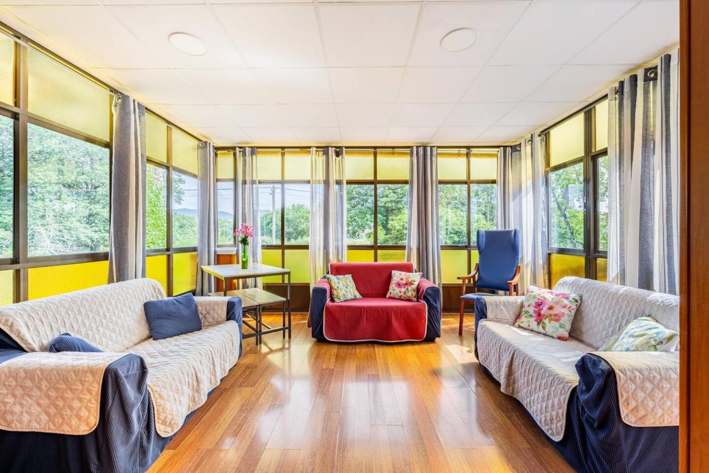 Вилла Family House Хихон Экстерьер фото