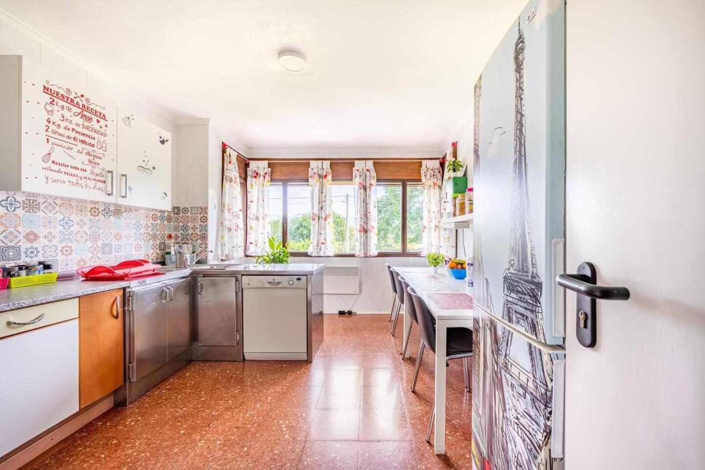 Вилла Family House Хихон Экстерьер фото