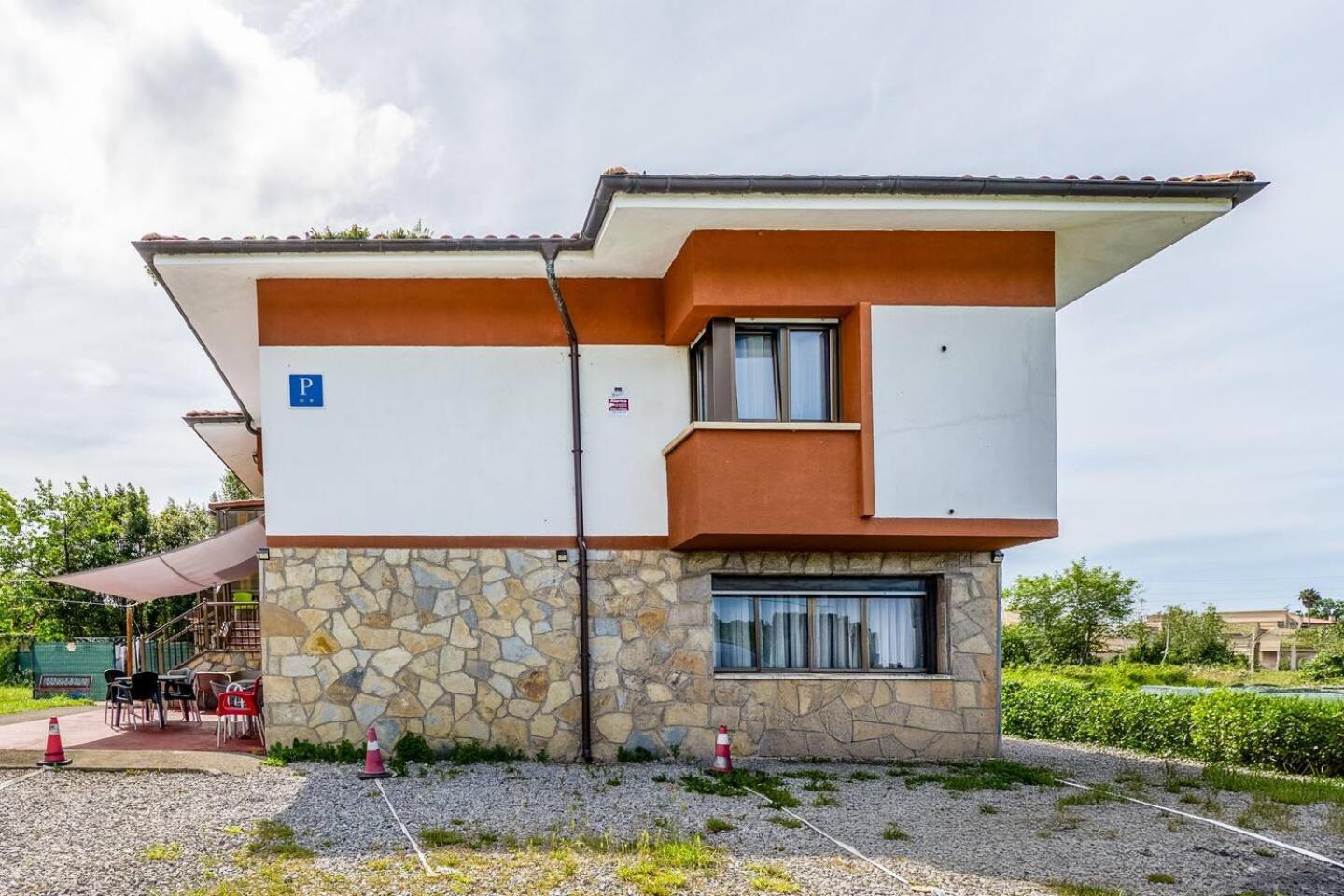 Вилла Family House Хихон Экстерьер фото