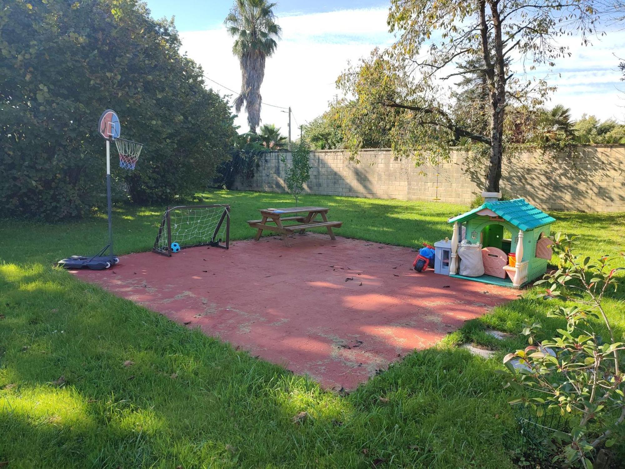 Вилла Family House Хихон Экстерьер фото